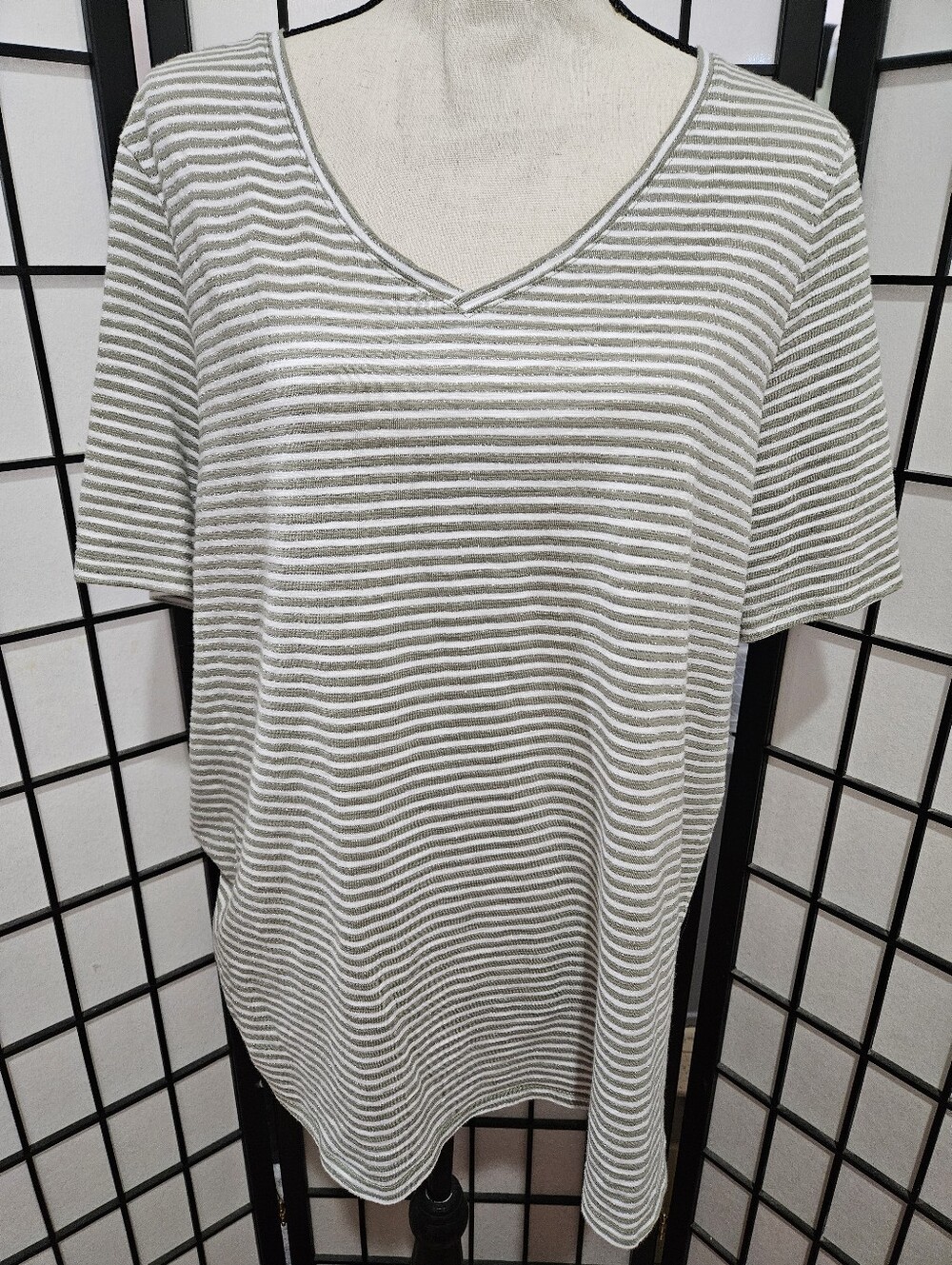 Chico's 3 (XL) Ultimate Tee Gray, White, Silver Stripped Short Sleeve V-neck